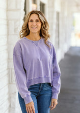 Load image into Gallery viewer, Uneven Hem Sweatshirt