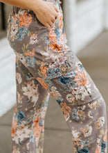 Load image into Gallery viewer, Floral Print Cargo Pants

