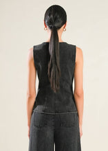 Load image into Gallery viewer, Joplin Button Vest
