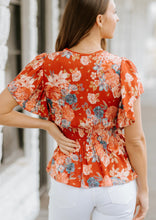 Load image into Gallery viewer, Floral Flutter Sleeve Top

