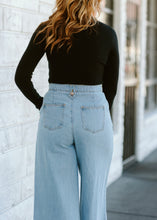 Load image into Gallery viewer, Joplin Button Jeans
