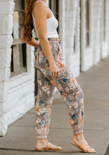 Load image into Gallery viewer, Floral Print Cargo Pants
