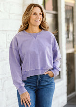 Load image into Gallery viewer, Uneven Hem Sweatshirt
