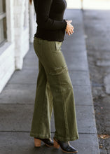 Load image into Gallery viewer, High Rise Cargo Pants
