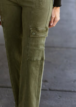 Load image into Gallery viewer, High Rise Cargo Pants
