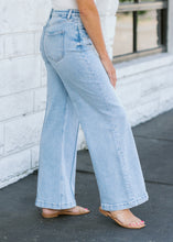 Load image into Gallery viewer, Pintuck Jeans

