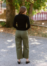 Load image into Gallery viewer, Scalloped Pocket Pants
